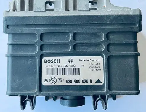 Volkswagen Golf III Engine control unit/module 0261203302 0261203303