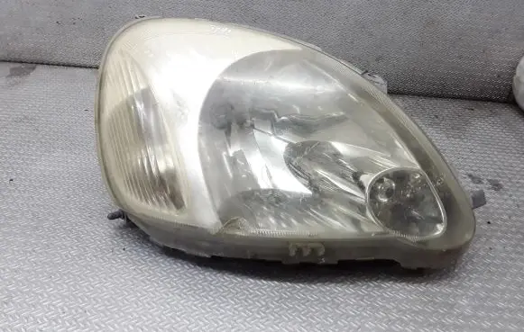 Toyota Yaris Headlight/headlamp
