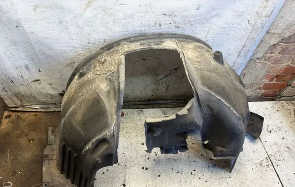BMW 5 E60 E61 Front wheel arch liner splash guards 7033749
