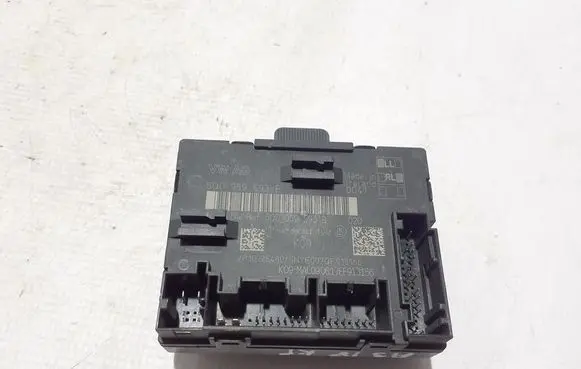 Audi A3 S3 8V Door control unit/module 5Q0959593E