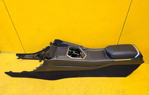 Lynk u0026 co 01 Center console 