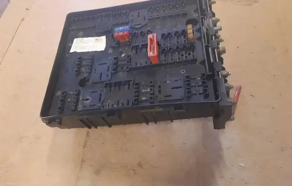 Volkswagen Caddy Fuse module 1K0937124K