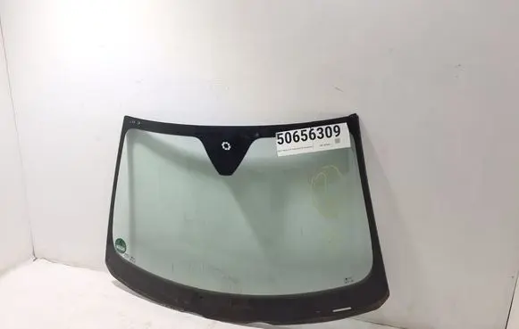 Volvo C70 Front windscreen/windshield window 31335993