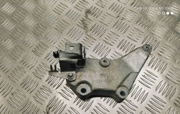 Mercedes-Benz E W212 Engine mounting bracket A6510940039