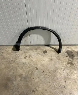 Rear fender molding trim