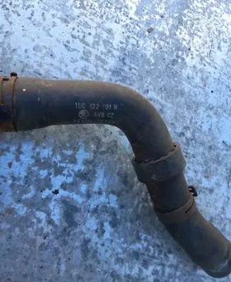 Skoda Octavia Mk1 (1U) Engine coolant pipe/hose 1U0122101H AV5CZ