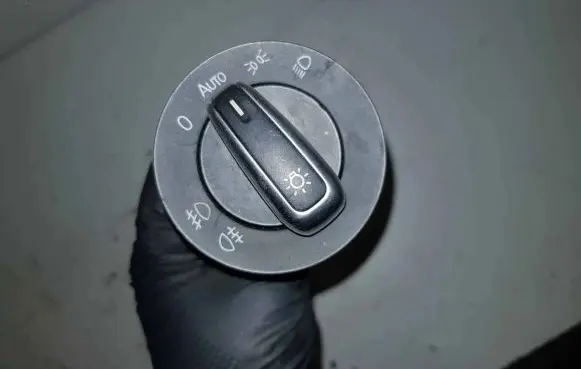 Volkswagen PASSAT B6 Light switch