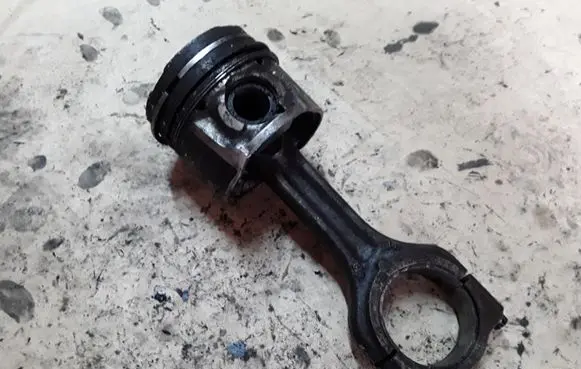 Citroen C3 Picasso Piston with connecting rod 619