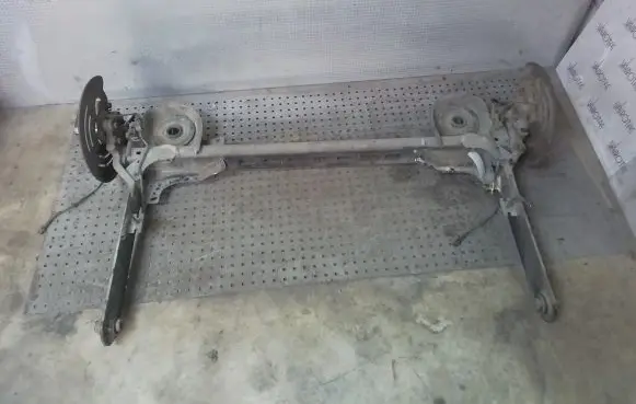 Renault Trafic III (X82) Rear axle beam 