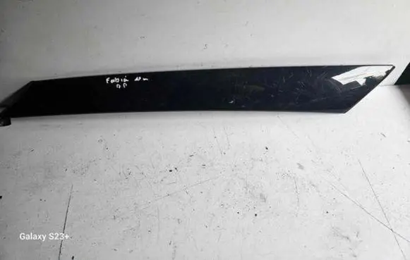 Skoda Fabia Mk2 (5J) Front door glass trim molding 5J6853264A