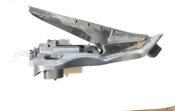 Volkswagen PASSAT B6 Accelerator throttle pedal 1K1721503L 6PV00860000