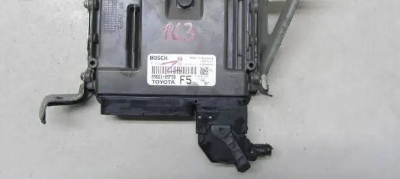 Toyota Avensis T270 Engine control unit/module 0281031706