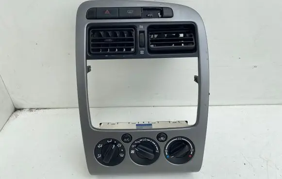 Toyota Avensis T220 Climate control unit 5590005090