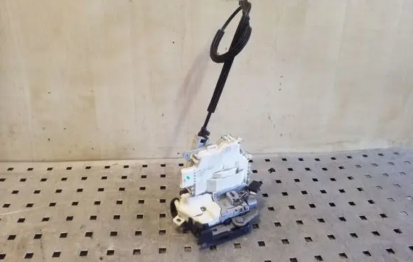 Seat Altea XL Front door lock 1P2837015B