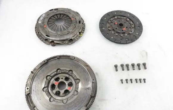 Volkswagen PASSAT B6 Dual mass flywheel 1878005146