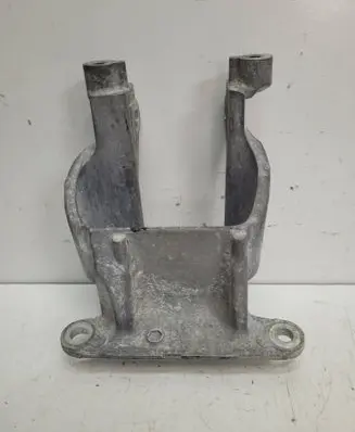 Subaru Outback Engine mount bracket