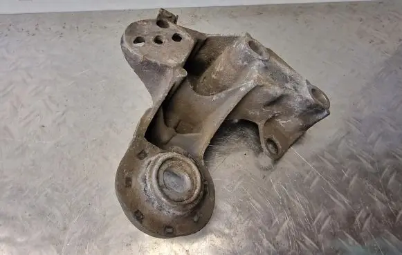 Audi A4 S4 B6 8E 8H Engine mounting bracket 8E0199352F