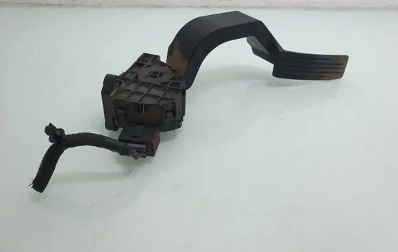 Jeep Cherokee Accelerator throttle pedal 66337E