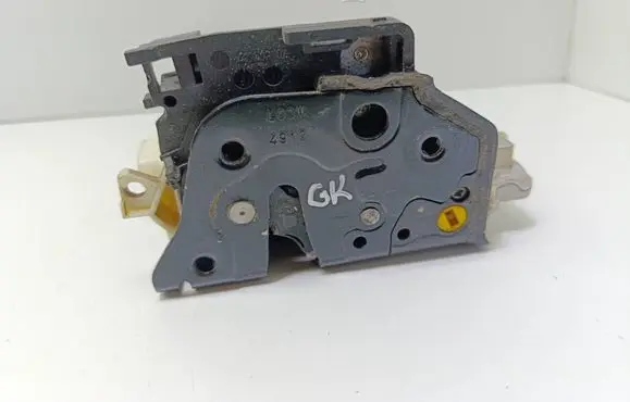 Volkswagen PASSAT B6 Rear door lock 3C4839015A