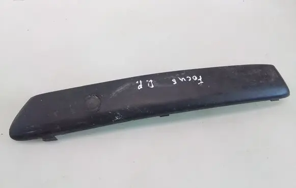 Front bumper splitter molding