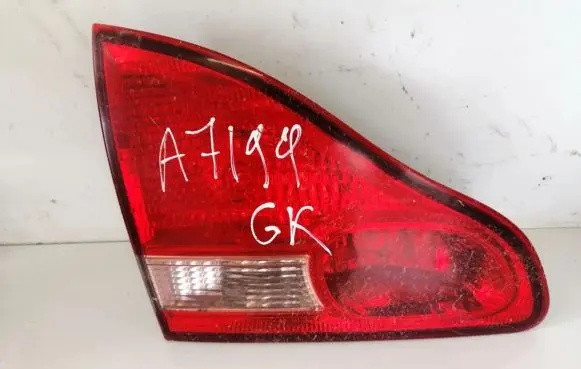 Toyota Avensis Verso Tailgate rear/tail lights