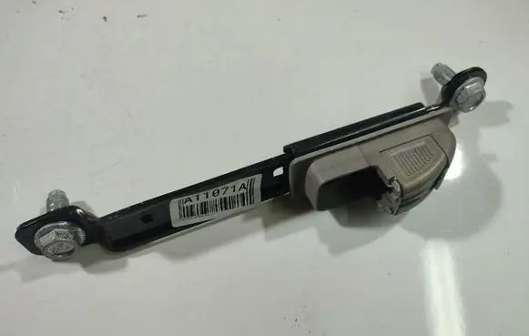 Chevrolet Captiva Seat belt adjustment rail 