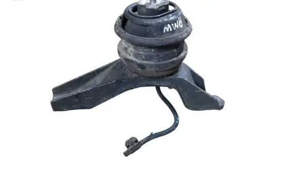 BMW 5 E39 Engine mounting bracket 1096079