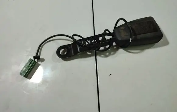 Volvo C30 Front seatbelt buckle