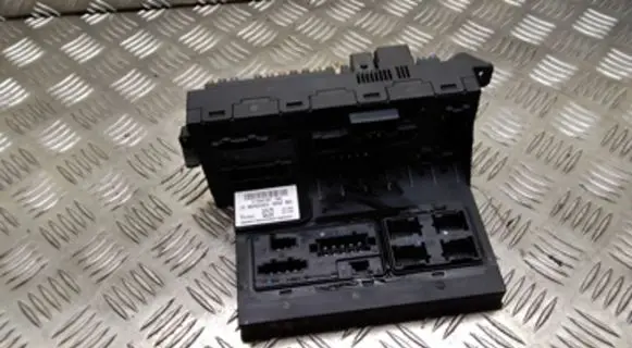 Mercedes-Benz CLS C219 Fuse module 2115457301
