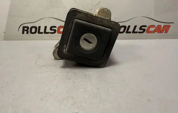 Volkswagen PASSAT B3 Tailgate exterior lock 357827571D
