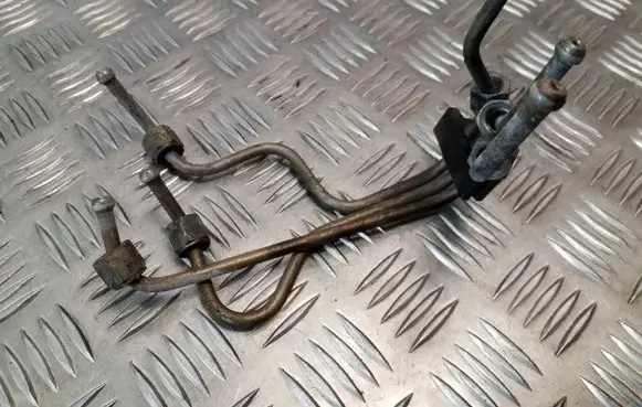 Fuel injector supply line/pipe