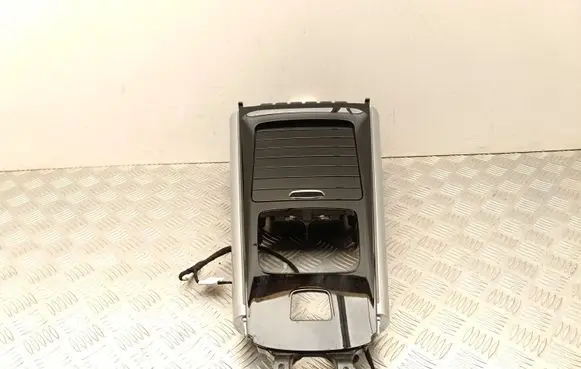 Mercedes-Benz EQA Center console A1776805701