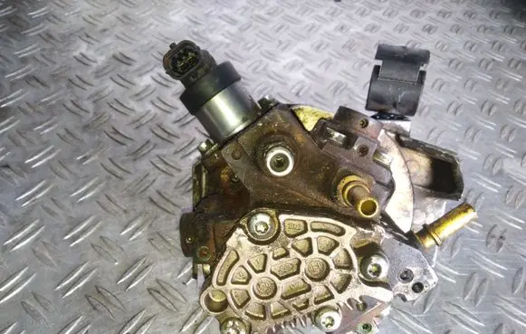 Peugeot 206 Fuel injection high pressure pump 0445010102