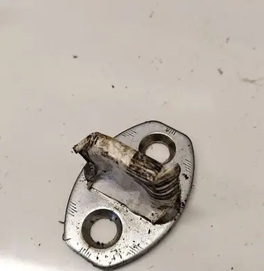 Volkswagen Touran I Front door lock loop/hook striker 3B0837033J