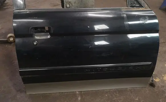Mitsubishi Pajero Sport I Front door