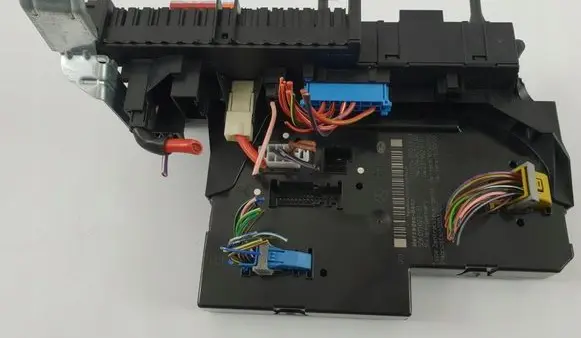 Mercedes-Benz C W204 SAM control unit 2049004903