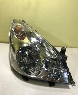 Toyota Corolla Verso AR10 Headlight/headlamp 3124
