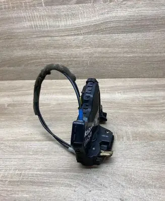 Toyota Corolla Verso E121 Front door lock TOYOTADOORLOCK