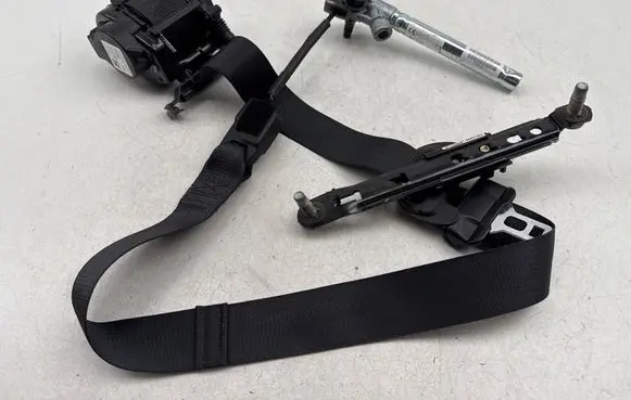 Jeep Cherokee Front seatbelt 635289900A 031016 R0216277