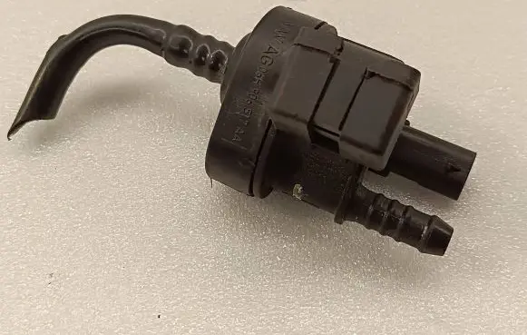 Volkswagen Tiguan Breather hose sensor 06H906517AA