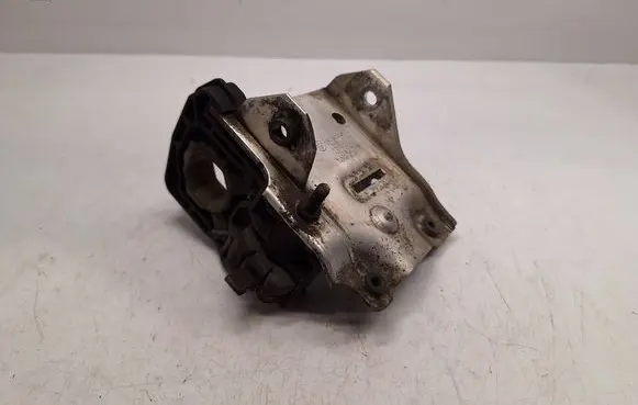BMW 5 F10 F11 Radiator mount bracket 7186514 51117186514 7575245