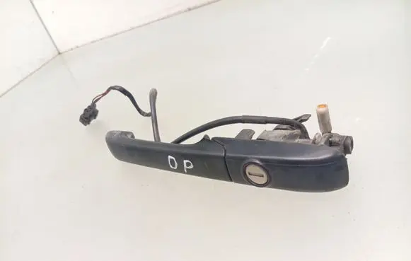 Volkswagen PASSAT B4 Front door exterior handle 3A0837206D
