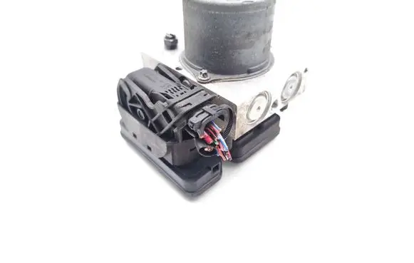 Mercedes-Benz E A207 ABS Pump A2124310148