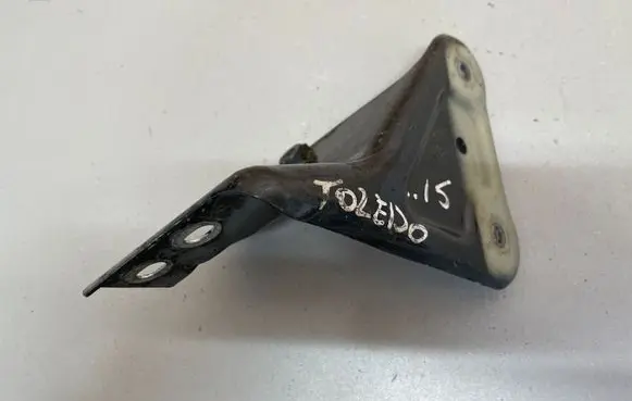 Seat Toledo IV (NH) Fender mounting bracket 5JA821142A