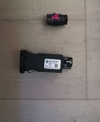 Volkswagen Polo V 6R USB socket connector 6R0057342