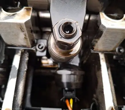 Fuel injector