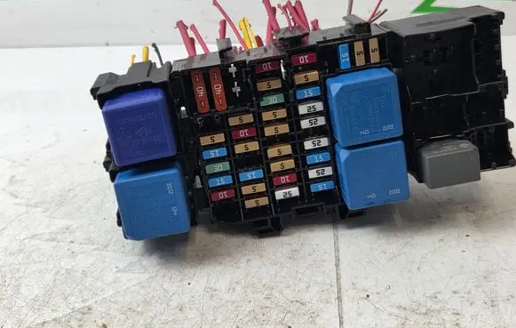 Nissan NV300 Fuse module PDBX82 8Z160