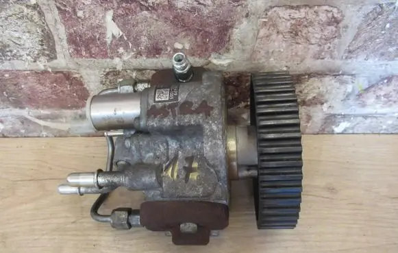 Opel Astra J Fuel injection high pressure pump
