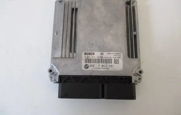 BMW 5 E60 E61 Engine control unit/module 0281015130