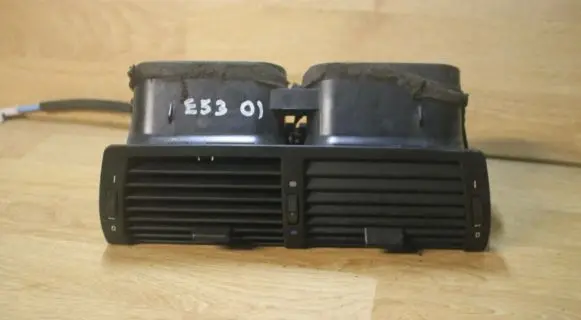 BMW X5 E53 Dash center air vent grill 8402221